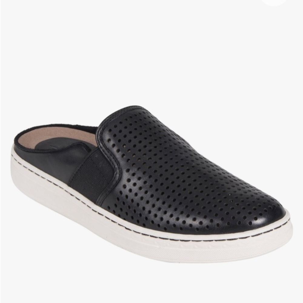 EARTH Zest Black Leather Slip-On Perforated Slides Sz 9 Comfort Walking Comfort
